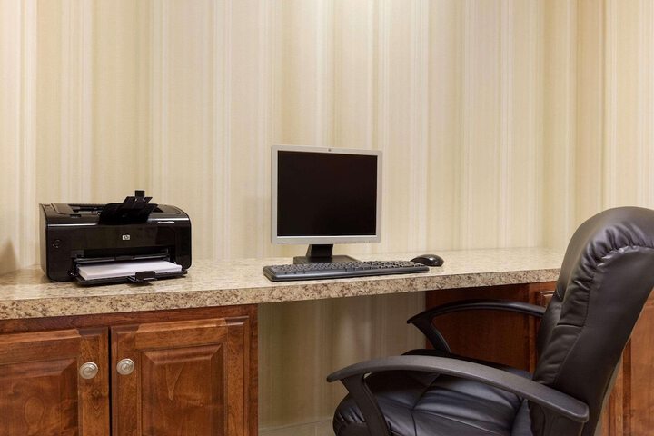 Business Center 27 of 28