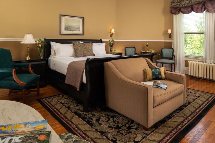 Albemarle Inn
