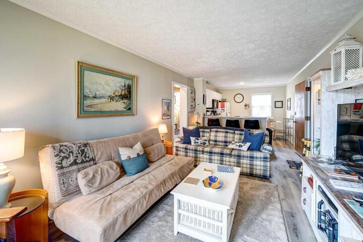 Oceanfront Topsail Beach Retreat - Steps to Shore!
