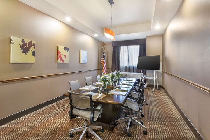 Best Western Premier Ivy Inn & Suites