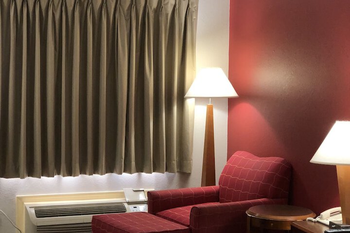 Room 9 of 35