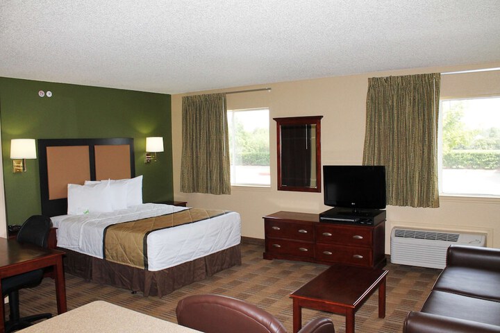 Room 9 of 35