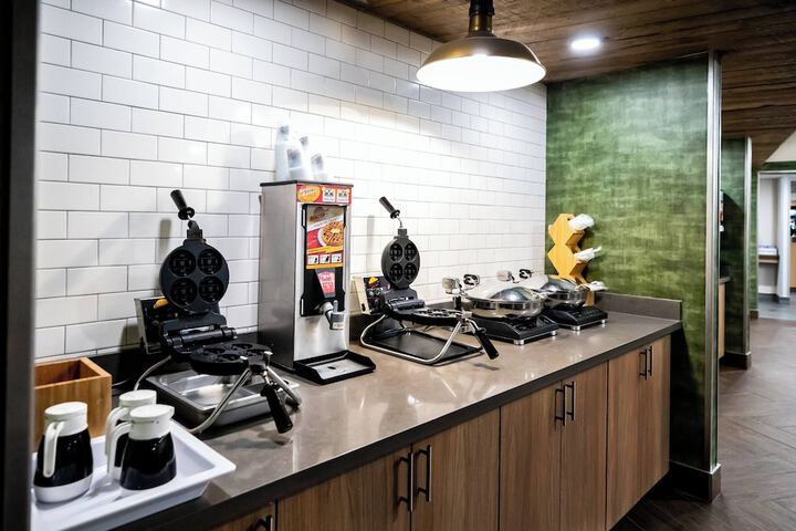 Breakfast/Coffee Service 15 of 18