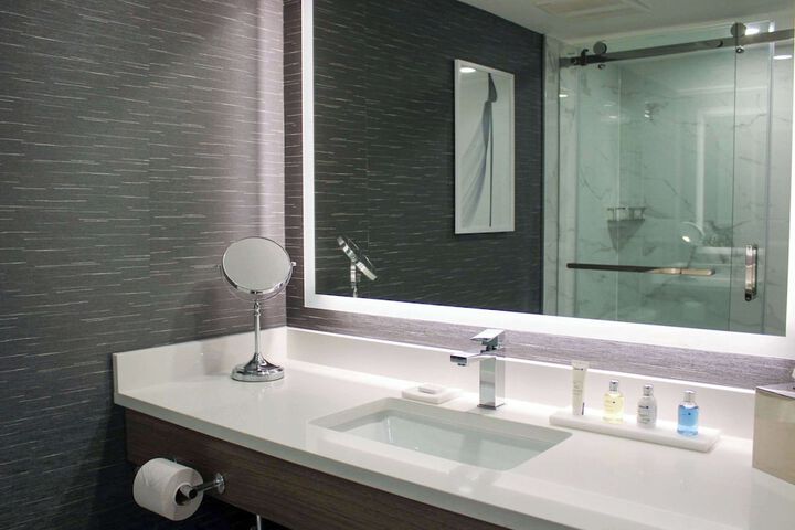 Radisson Blu Vancouver Airport Hotel & Marina