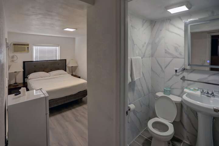 Room 13 of 18