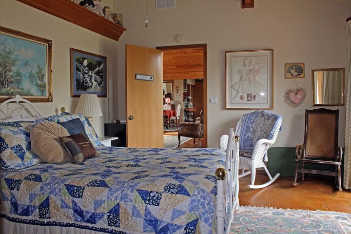 Room 16 of 27
