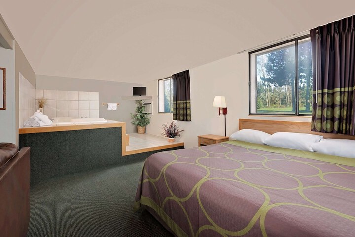 Room 9 of 18
