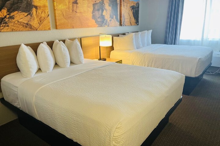 Room 7 of 32
