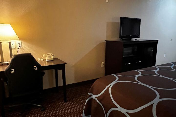 Super 8 by Wyndham Center