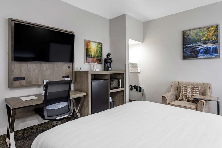Room 7 of 42