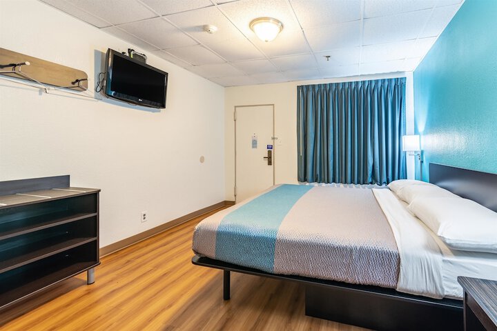 Room 53 of 59
