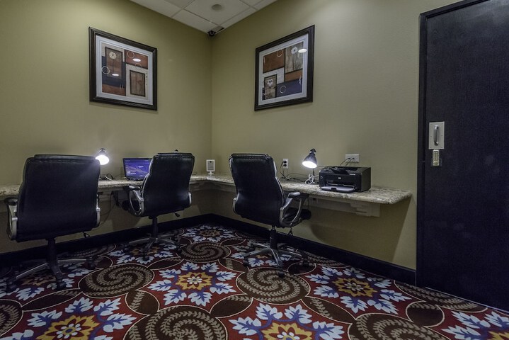 Business Center 35 of 37