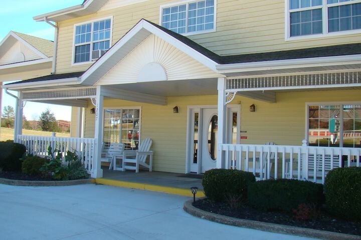 Honeysuckle Inn - Mountain View