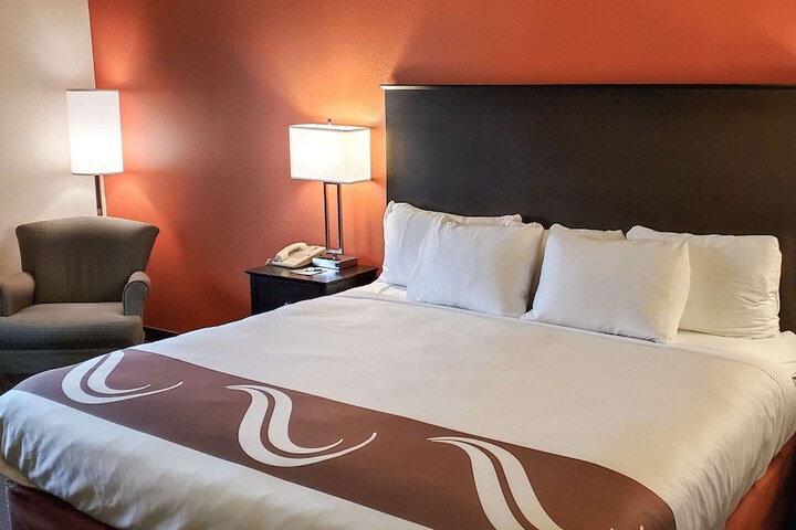Room 11 of 33