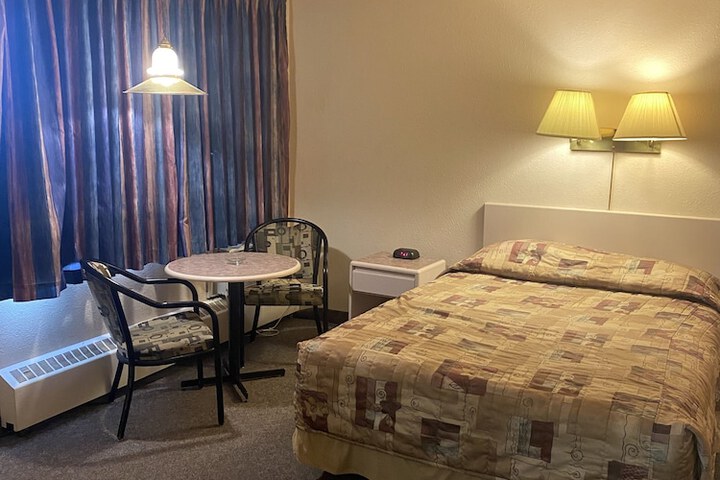 Room 8 of 17