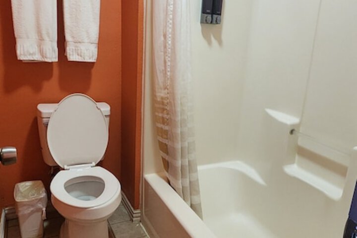 Room 26 of 32