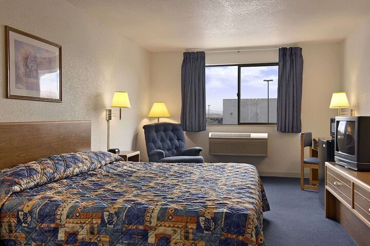 Room 32 of 68