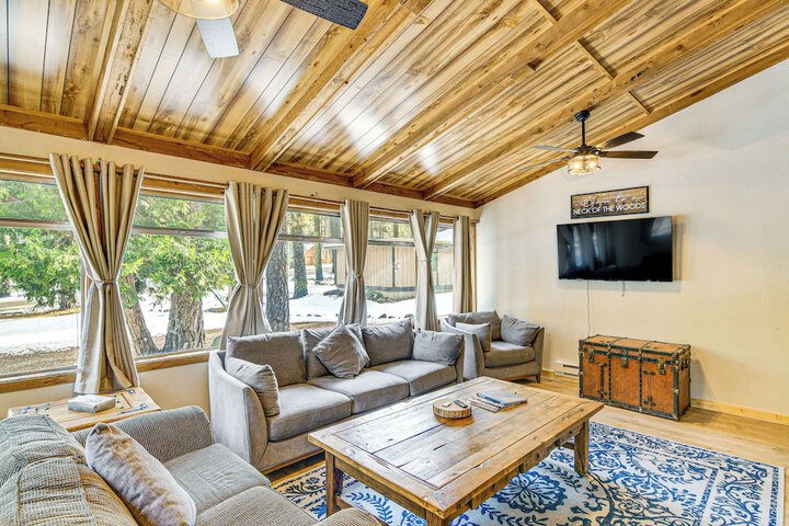 Graeagle Vacation Rental Cabin w / Game Room!