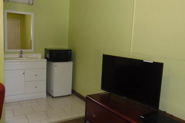 Room 27 of 40