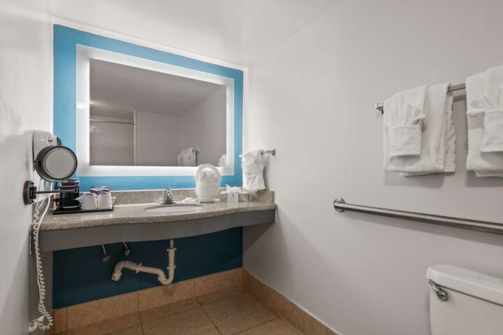 Room 33 of 50