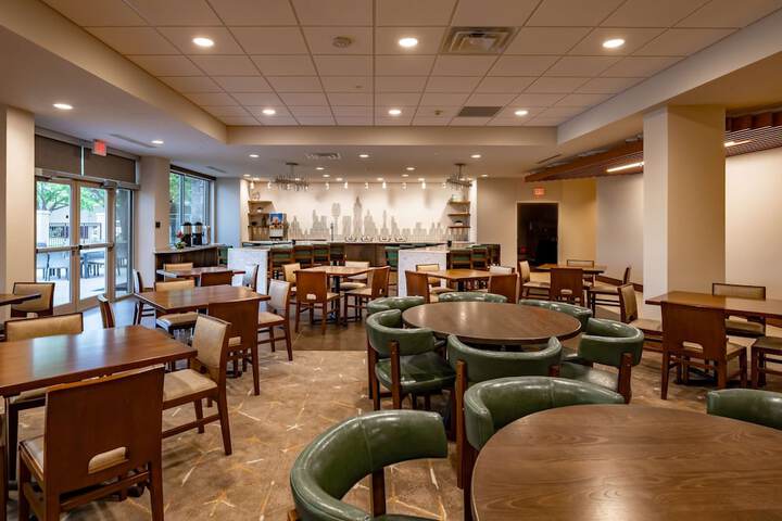 DoubleTree by Hilton Dallas - Farmers Branch