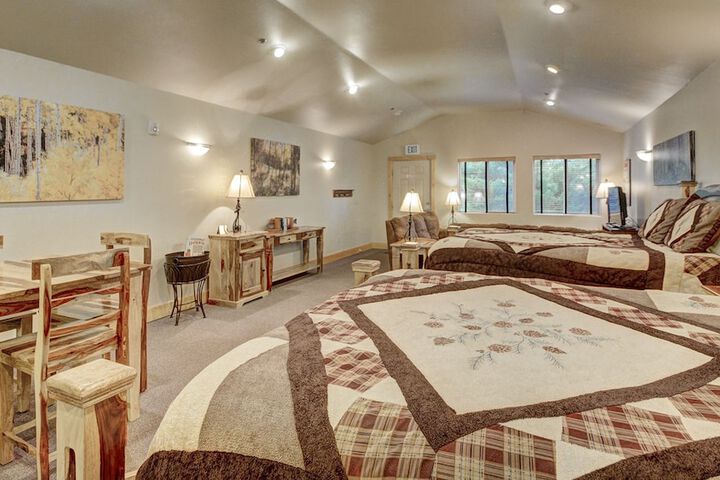 Eagle Fire Lodge & Cabins