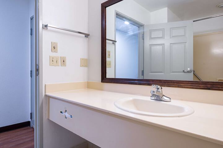 Room 32 of 42