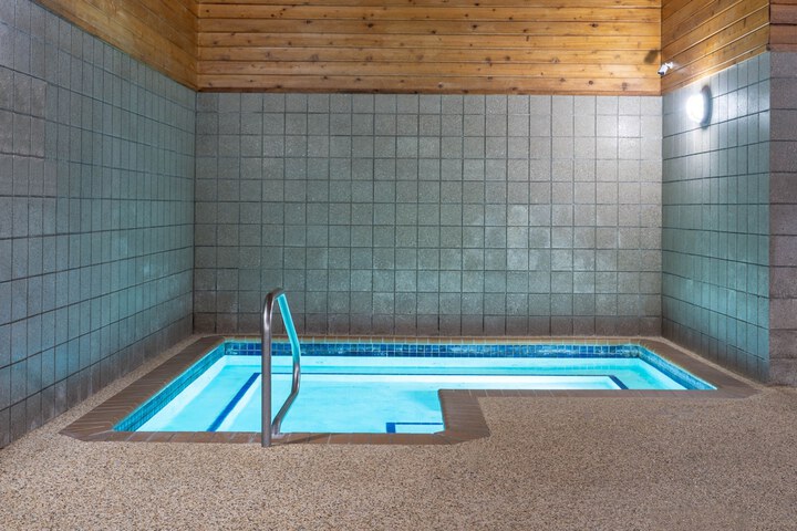 Pool 6 of 23