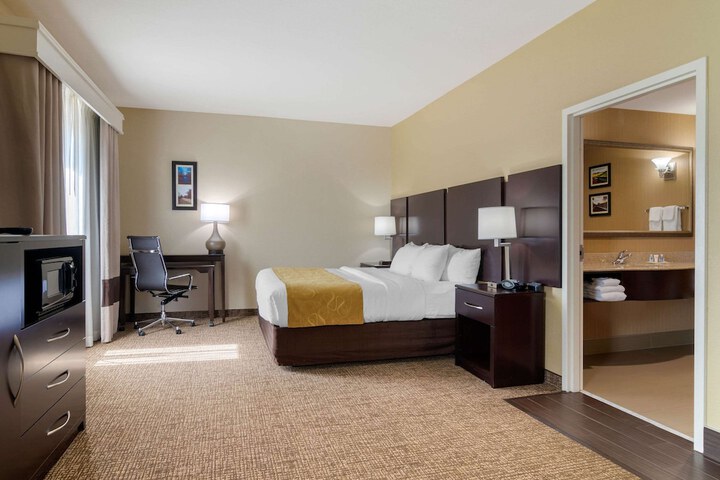 Room 27 of 43
