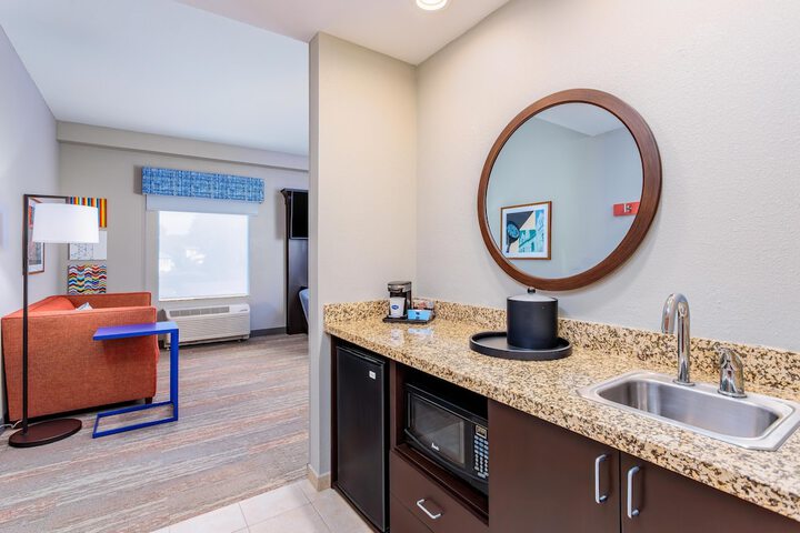 Hampton Inn & Suites Parkersburg Downtown