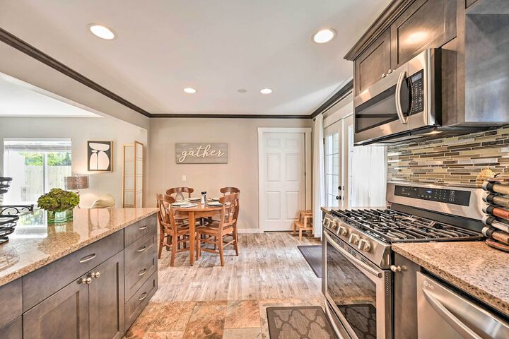 Family-friendly Kirkland Home 1 Mi to Downtown