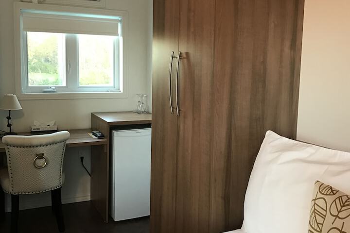 Room 16 of 40