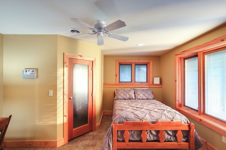 Lake View Champlain Home w / Hot Tub & Sauna!