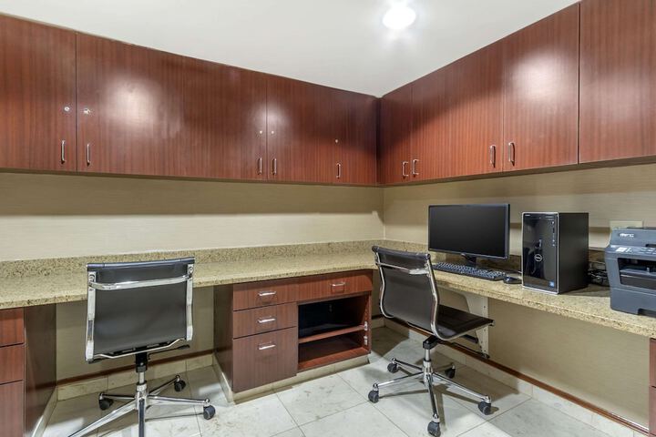Business Center 34 of 34