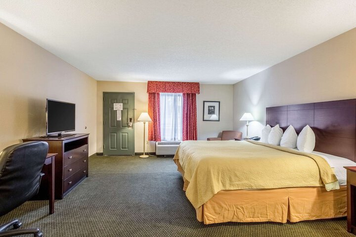 Room 17 of 33