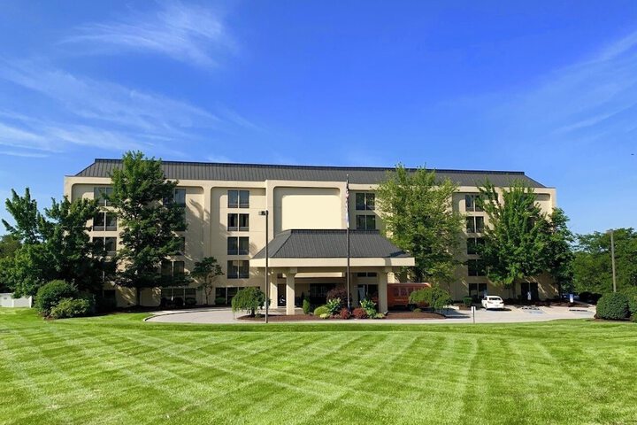 Pittsburgh Airport Inn and Suites