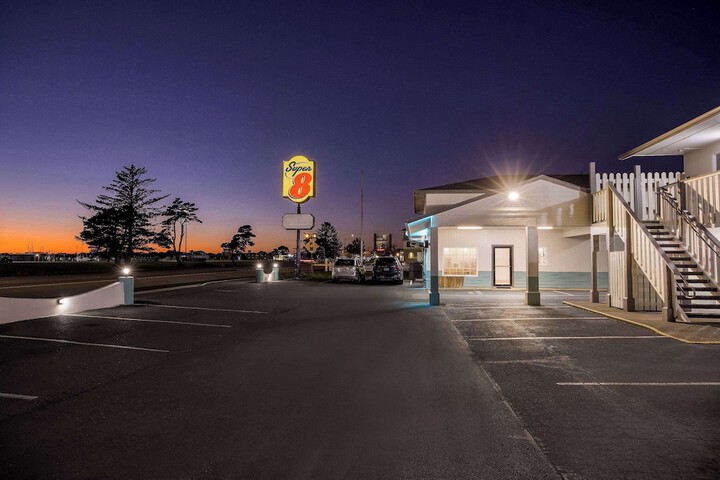 Super 8 by Wyndham Crescent City