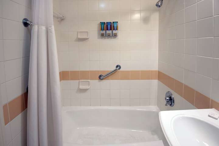 Room 40 of 145