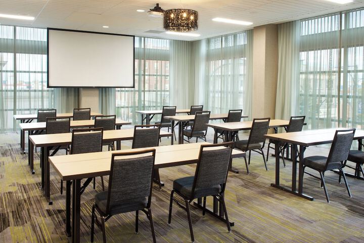 Courtyard by Marriott Seattle Everett Downtown