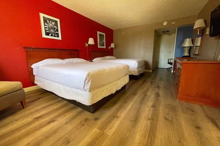 Room 12 of 26