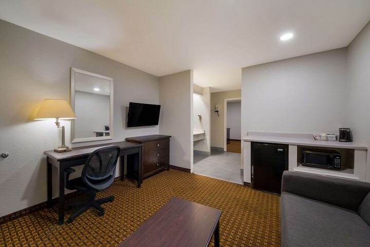 Room 28 of 47