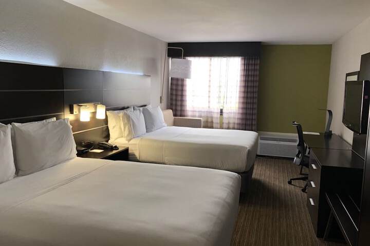 Holiday Inn Express & Suites Miami - Hialeah by IHG
