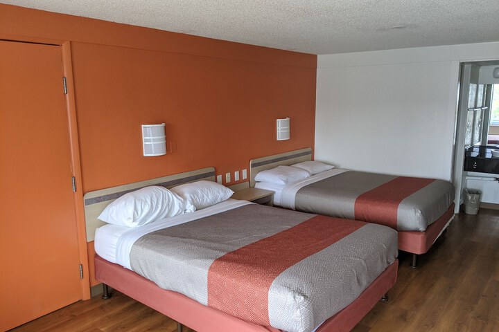 Room 6 of 24