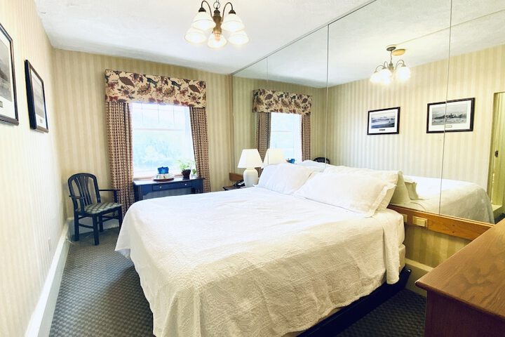 Room 33 of 114