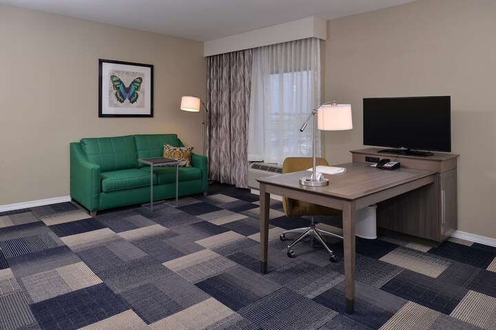 Room 13 of 38