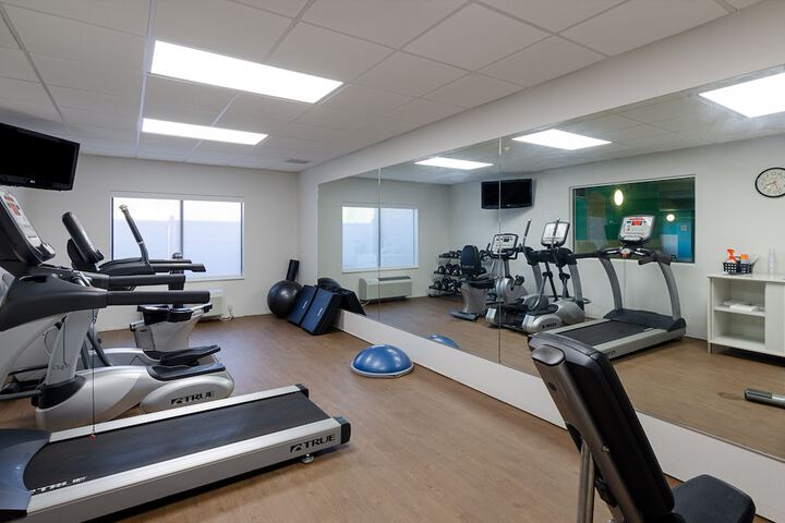 Holiday Inn Express Hotel & Suites Weston by IHG
