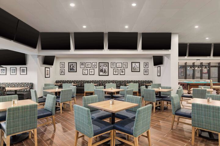 Doubletree by Hilton Fort Myers at Bell Tower Shops