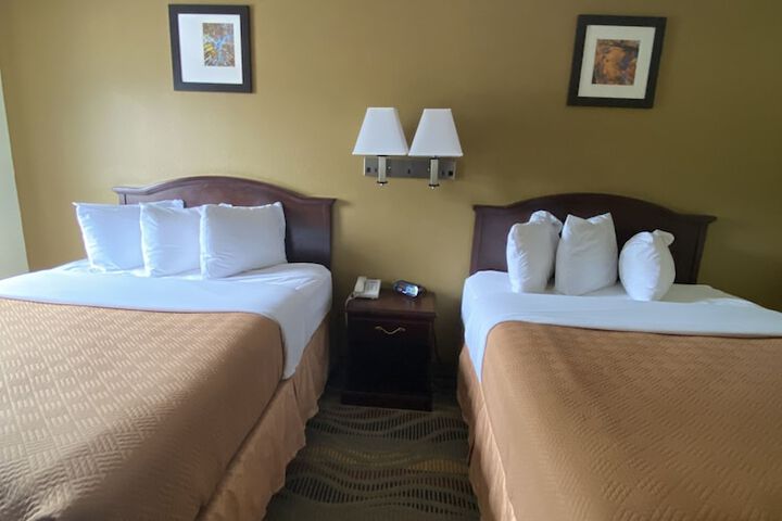 Travelodge by Wyndham La Porte / Michigan City Area