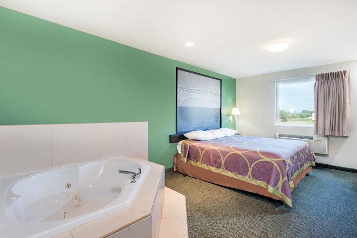 Super 8 by Wyndham Hagerstown / Halfway Area