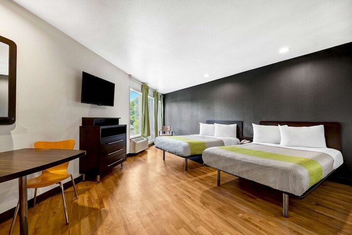 Room 13 of 24